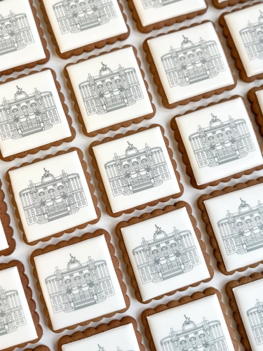 ręcznie zdobione pierniki firmowe