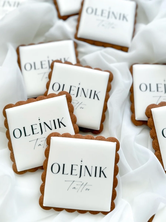 Pierniki firmowe z logo firmy jako podziękowania i słodkie upominki  dla klientów oraz pracowników lub słodycze reklamowe