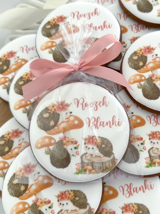 Ręcznie zdobiony piernik na roczek z nadrukiem spożywczym