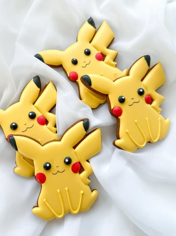 ręcznie zdobione pierniki pokemony