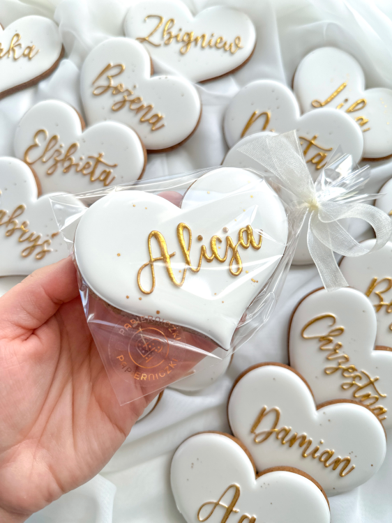 ręcznie zdobione pierniki ze złotym imieniem
