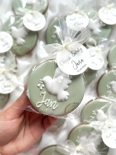 ręcznie zdobione pierniki na chrzest jako podziękowania dla gości