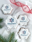 ręcznie zdobione pierniki świąteczne w kształcie śnieżynki z personalizowanym logo, niepowtarzalne prezenty świąteczne dla firm