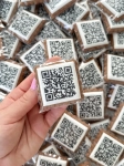 ręcznie zdobione pierniki z kodem QR, słodycze reklamowe dla firm