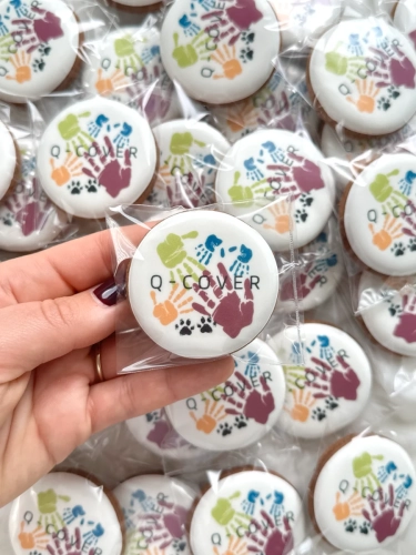 ręcznie zdobione pierniki z logo lub grafiką dla firm