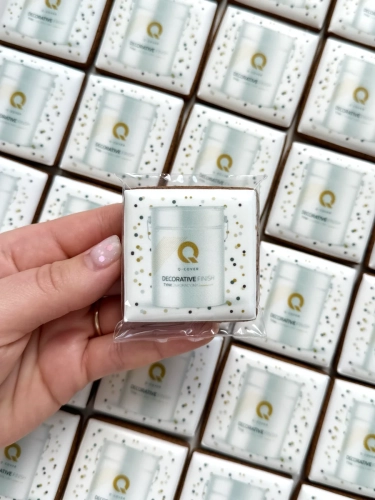 ręcznie zdobione ciastka firmowe z logo