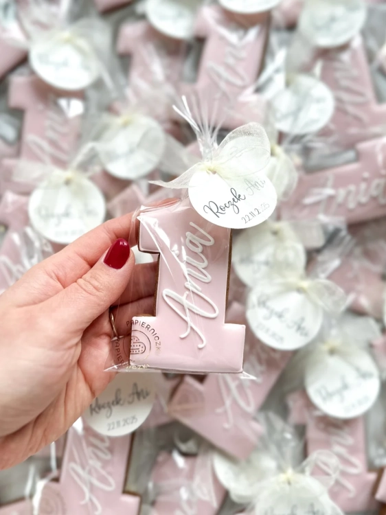 słodkie podziękowania na roczek w formie ręcznie zdobionych pierników