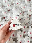 ręcznie zdobione pierniki świąteczne w kształcie choinki z personalizowanym logo, jako świąteczne prezenty dla firm